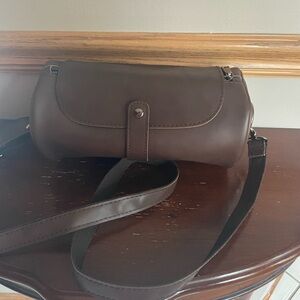 Elegant Brown vegan Leather Crossbody Barrel bag